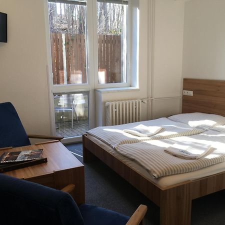 Sporthotel Barborka Hluboká nad Vltavou Екстериор снимка