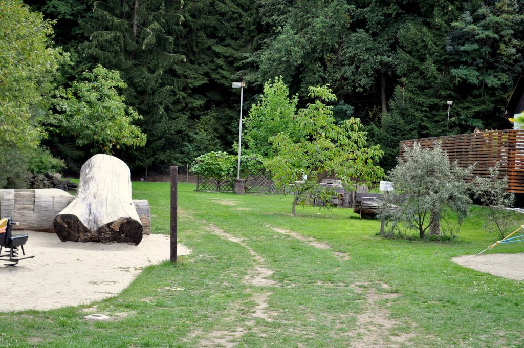 Sporthotel Barborka Hluboká nad Vltavou Екстериор снимка